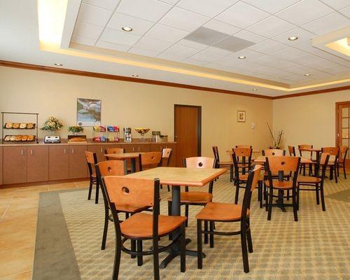 Quality Inn & Suites Rockport-Owensboro North Gold Award Winner Ресторан фото